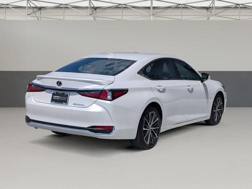 2025 Lexus ES 300h Premium