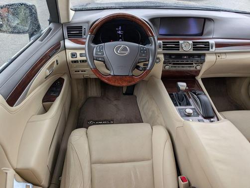 Obsidian 2017 Lexus LS 460 Base