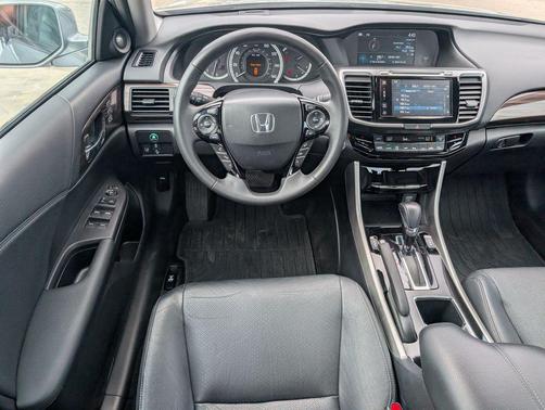 2017 Honda Accord EX-L w/Navigation & Honda Sensing