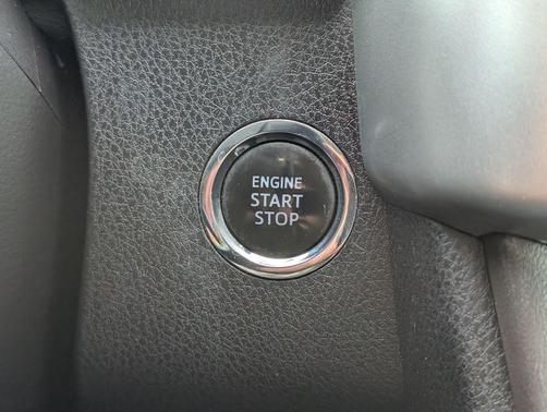 Midnight Black Metallic 2017 Toyota Highlander XLE