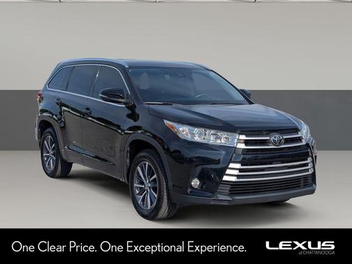 Midnight Black Metallic 2017 Toyota Highlander XLE