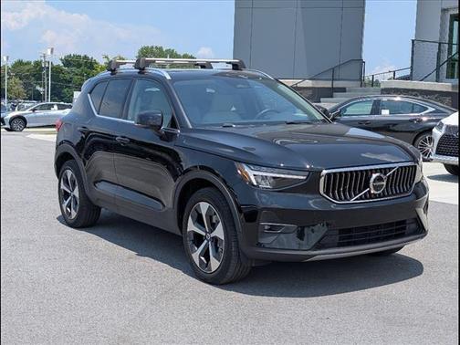 2023 Volvo XC40 B5 Plus Bright Theme