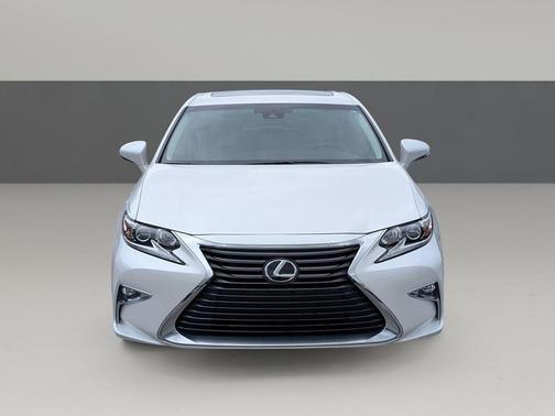 White Pearl 2018 Lexus ES 350 Base