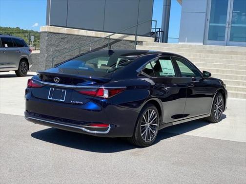 2025 Lexus ES 300h Base