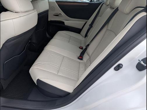 2025 Lexus ES 300h Luxury