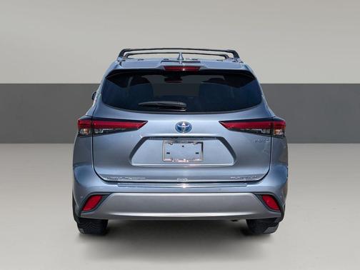 2021 Toyota Highlander Hybrid Platinum
