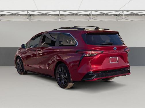 2022 Toyota Sienna XSE 7 Passenger