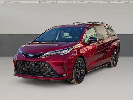 2022 Toyota Sienna XSE 7 Passenger