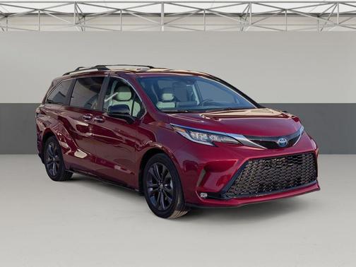 2022 Toyota Sienna XSE 7 Passenger