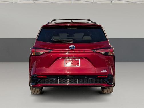 2022 Toyota Sienna XSE 7 Passenger