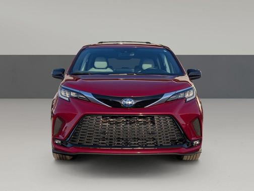 2022 Toyota Sienna XSE 7 Passenger