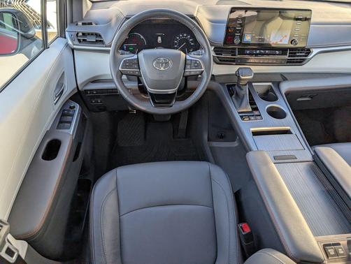 2022 Toyota Sienna XSE 7 Passenger