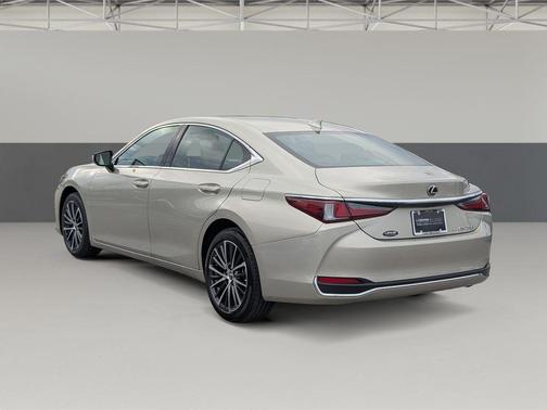 2023 Lexus ES 250 Base