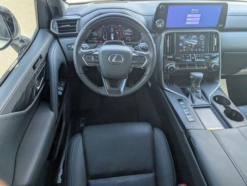 Eminent White Pearl 2025 Lexus LX 600 Luxury