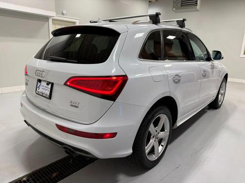 White 2017 Audi Q5 2.0T Premium Plus