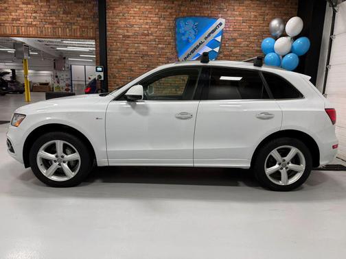 White 2017 Audi Q5 2.0T Premium Plus