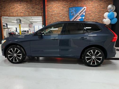 2025 Volvo XC60 B5 Plus