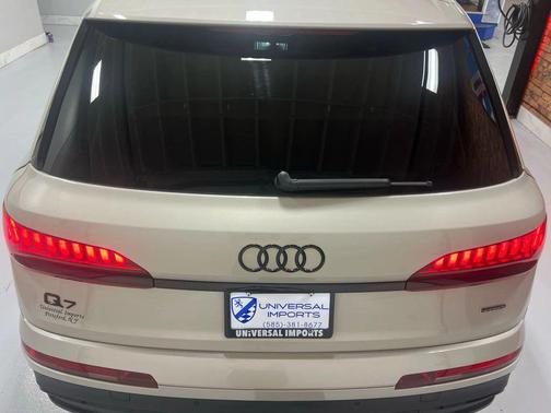 2022 Audi Q7 55 Premium Plus