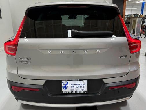 2025 Volvo XC40 B5 Plus Bright Theme