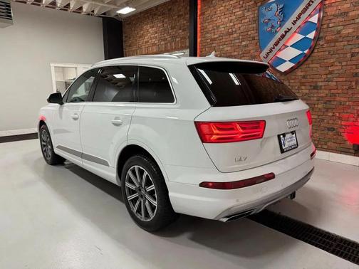 White 2018 Audi Q7 3.0T Premium Plus