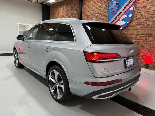 2021 Audi Q7 55 Premium Plus