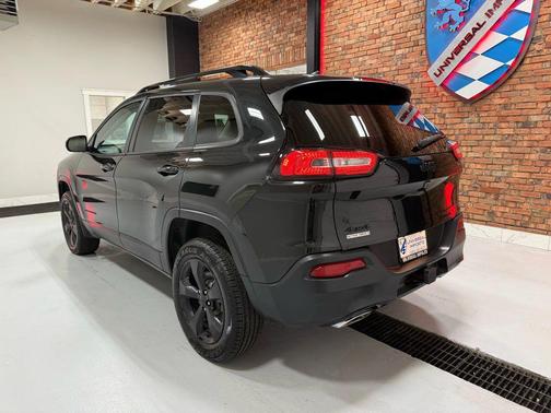 2016 Jeep Cherokee Sport