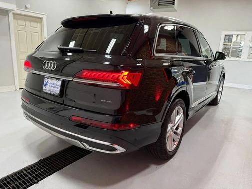 Mythos Black Metallic 2023 Audi Q7 45 Premium