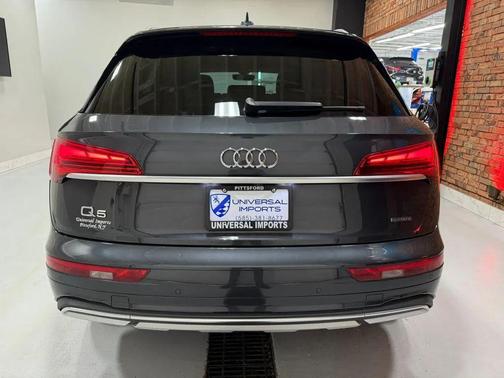 Manhattan Gray Metallic 2021 Audi Q5 45 Premium Plus