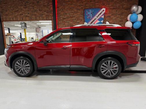 2023 Nissan Pathfinder SL 4WD