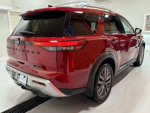 2023 Nissan Pathfinder SL 4WD