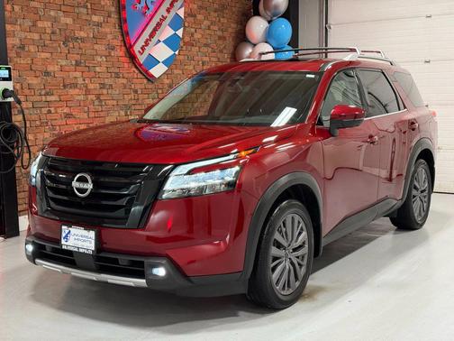 2023 Nissan Pathfinder SL 4WD
