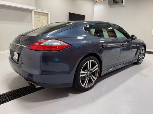 2013 Porsche Panamera 4 Platinum Edition