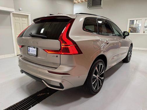 2025 Volvo XC60 B5 Plus