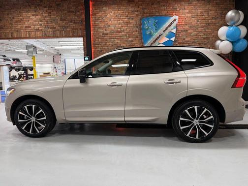 2025 Volvo XC60 B5 Plus