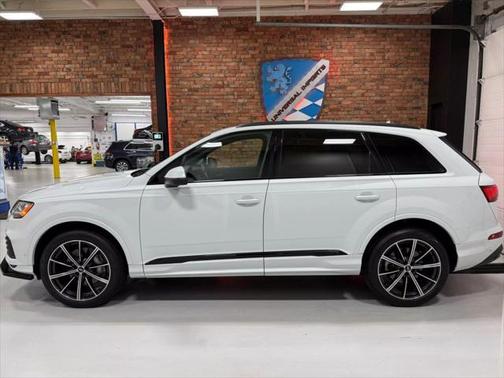 2021 Audi Q7 55 Premium Plus