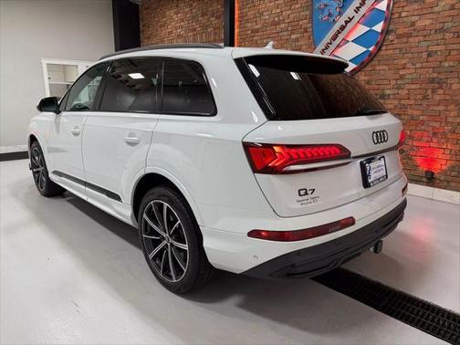 2021 Audi Q7 55 Premium Plus