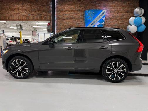 2025 Volvo XC60 B5 Plus