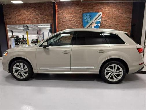 2022 Audi Q7 55 Premium Plus