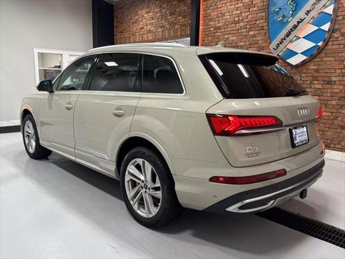 2022 Audi Q7 55 Premium Plus