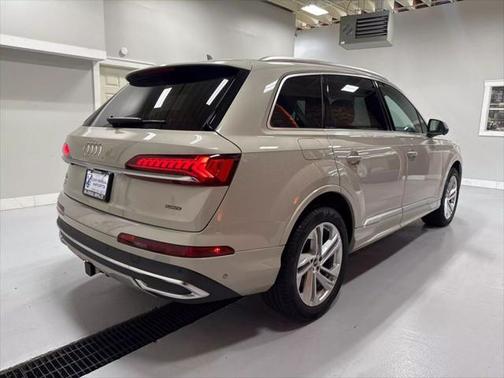 2022 Audi Q7 55 Premium Plus