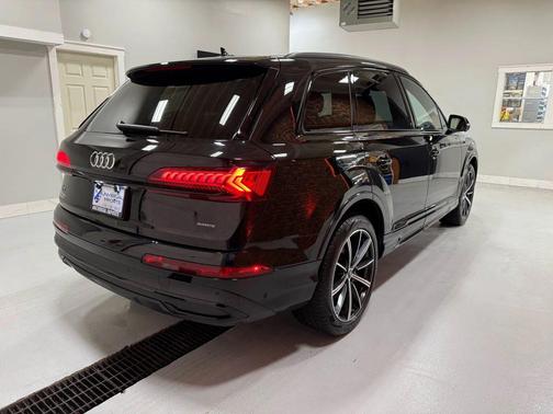 2022 Audi Q7 55 Premium Plus