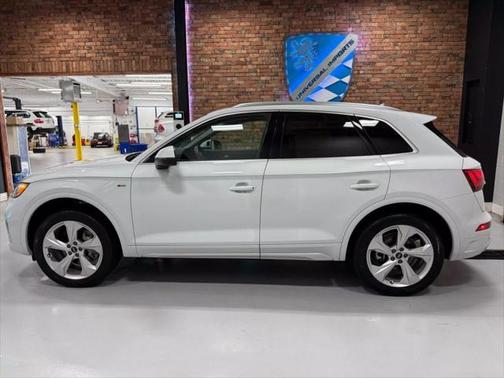 2022 Audi Q5 45 S line Premium Plus