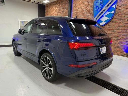 2022 Audi Q7 55 Premium Plus