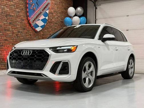 Ibis White 2023 Audi Q5 45 S line Premium Plus