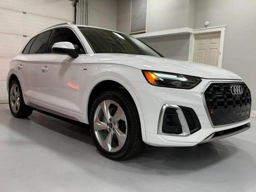 Ibis White 2023 Audi Q5 45 S line Premium Plus
