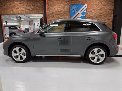 2022 Audi Q5 45 S line Prestige