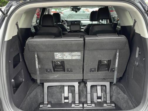 Metal 2024 Kia Carnival LX