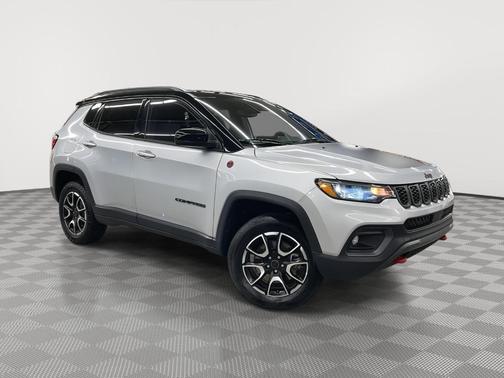 Silver Zynith 2025 Jeep Compass Trailhawk