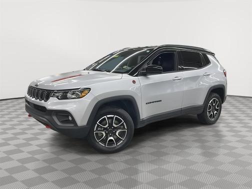 Silver Zynith 2025 Jeep Compass Trailhawk