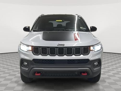 Silver Zynith 2025 Jeep Compass Trailhawk